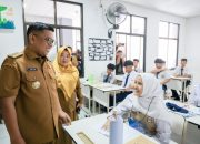 Gubernur Andra Soni, Program Sekolah Gratis untuk Penuhi Kebutuhan Pendidikan Anak Banten