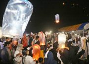 Ribuan Warga Lepas 6.000 Lampion, Festival Ciomas Ngabring 2026 Jadi Simbol Persatuan Ribuan Warga Lepas 6.000 Lampion, Festival Ciomas Ngabring 2026 Jadi Simbol Persatuan