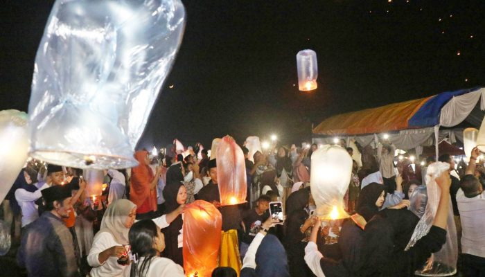 Ribuan Warga Lepas 6.000 Lampion, Festival Ciomas Ngabring 2026 Jadi Simbol Persatuan