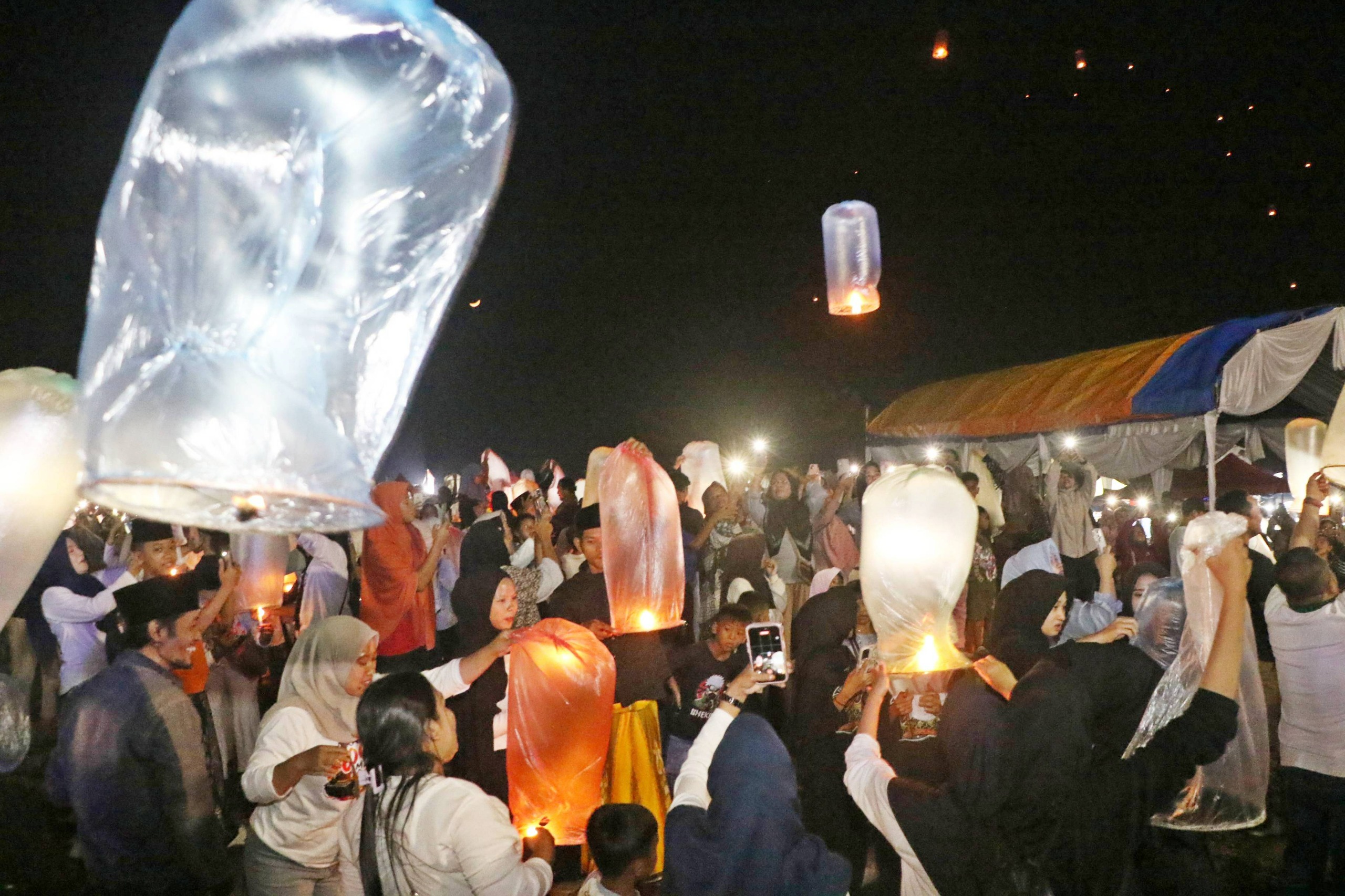 Ribuan Warga Lepas 6.000 Lampion, Festival Ciomas Ngabring 2026 Jadi Simbol Persatuan
