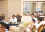 Gelar Rapim, Gubernur Andra Soni Perintahkan OPD Bekerja Lebih Maksimal Gelar Rapim, Gubernur Andra Soni Perintahkan OPD Bekerja Lebih Maksimal