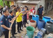 Imigrasi Serang Salurkan 5 Tangki Air Bersih untuk Warga Terdampak Kekeringan Imigrasi Serang Salurkan 5 Tangki Air Bersih untuk Warga Terdampak Kekeringan