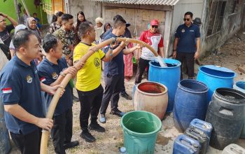 Imigrasi Serang Salurkan 5 Tangki Air Bersih untuk Warga Terdampak Kekeringan