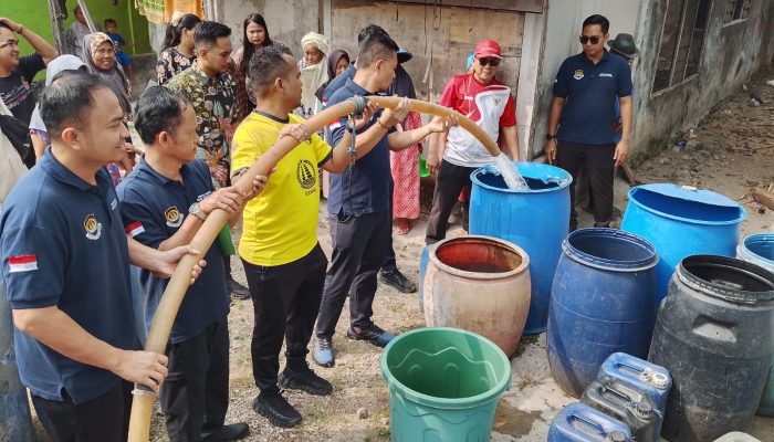 Imigrasi Serang Salurkan 5 Tangki Air Bersih untuk Warga Terdampak Kekeringan