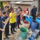 Imigrasi Serang Salurkan 5 Tangki Air Bersih untuk Warga Terdampak Kekeringan