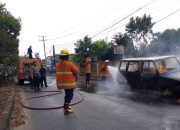 Mobil Toyota Kijang Super Terbakar di Jalan Jenderal Sudirman Metro, Diduga Akibat Korsleting Mobil Toyota Kijang Super Terbakar di Jalan Jenderal Sudirman Metro, Diduga Akibat Korsleting