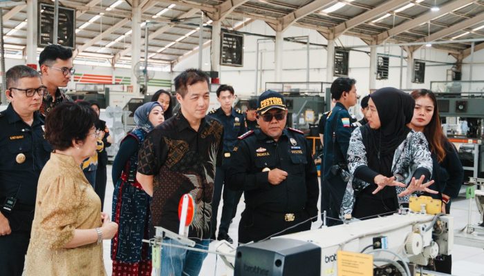 Bea Cukai Tangerang Sambangi Pabrik Sepatu Supplier Adidas, Bahas Tantangan Industri Ekspor