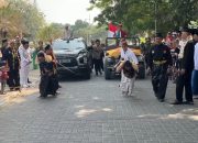 Atraksi Tarik Mobil Pakai Gigi dan Rambut Meriahkan HUT ke-81 RI di Banten Lama