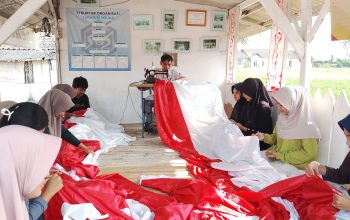 Sambut HUT ke-81 RI, Warga Sukadiri SWAT Jahit Bendera Merah Putih Sepanjang 81 Meter