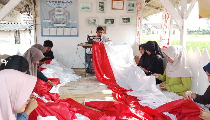 Sambut HUT ke-81 RI, Warga Sukadiri SWAT Jahit Bendera Merah Putih Sepanjang 81 Meter