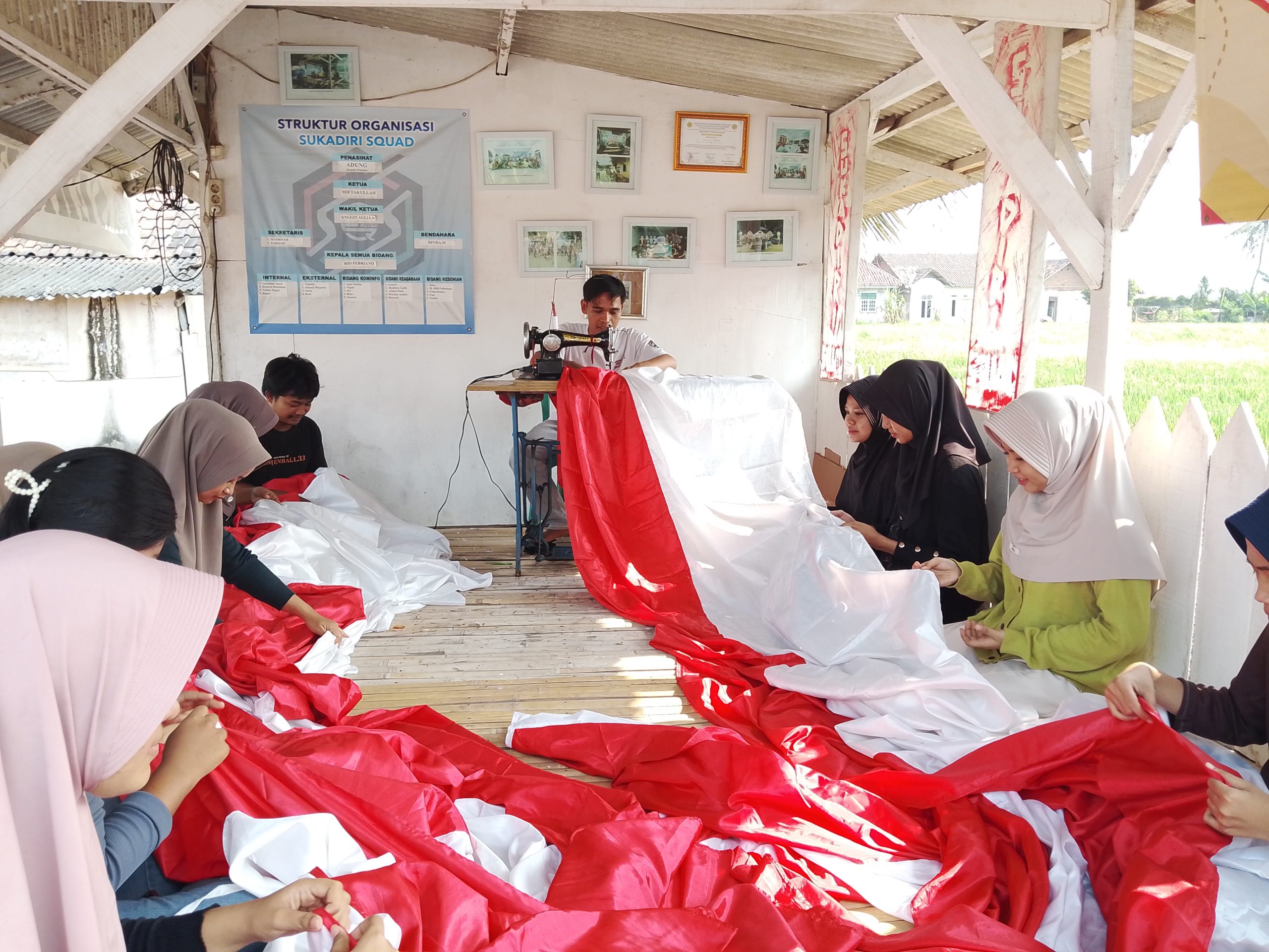 Sambut HUT ke-81 RI, Warga Sukadiri SWAT Jahit Bendera Merah Putih Sepanjang 81 Meter