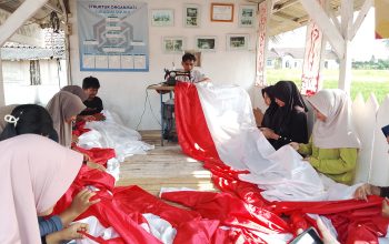 Sambut HUT ke-81 RI, Warga Sukadiri SWAT Jahit Bendera Merah Putih Sepanjang 81 Meter