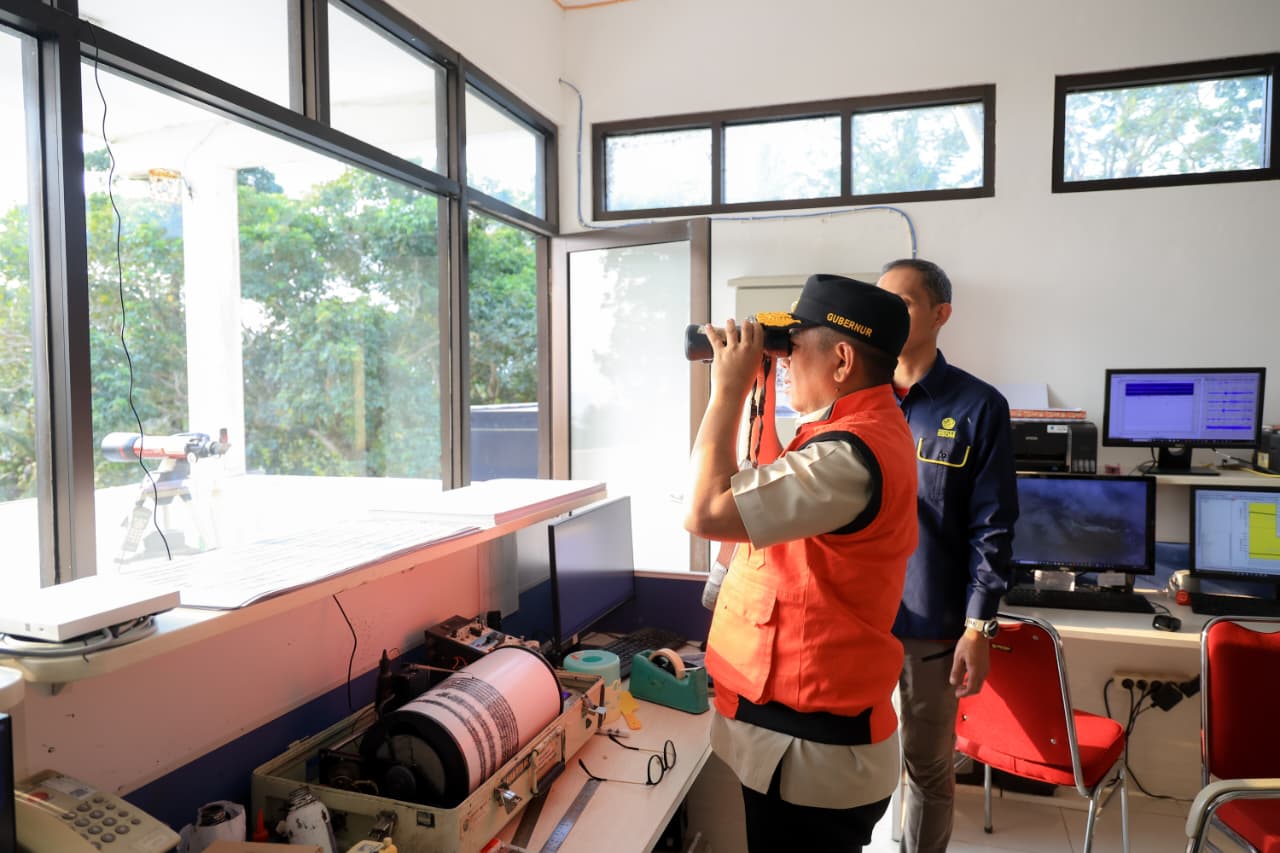 Gubernur Banten Pantau Anak Krakatau, 5 Ribu Box Masker Disiapkan