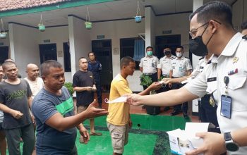 Lapas Serang Bagikan Masker ke Warga Binaan Imbas Erupsi Gunung Anak Krakatau