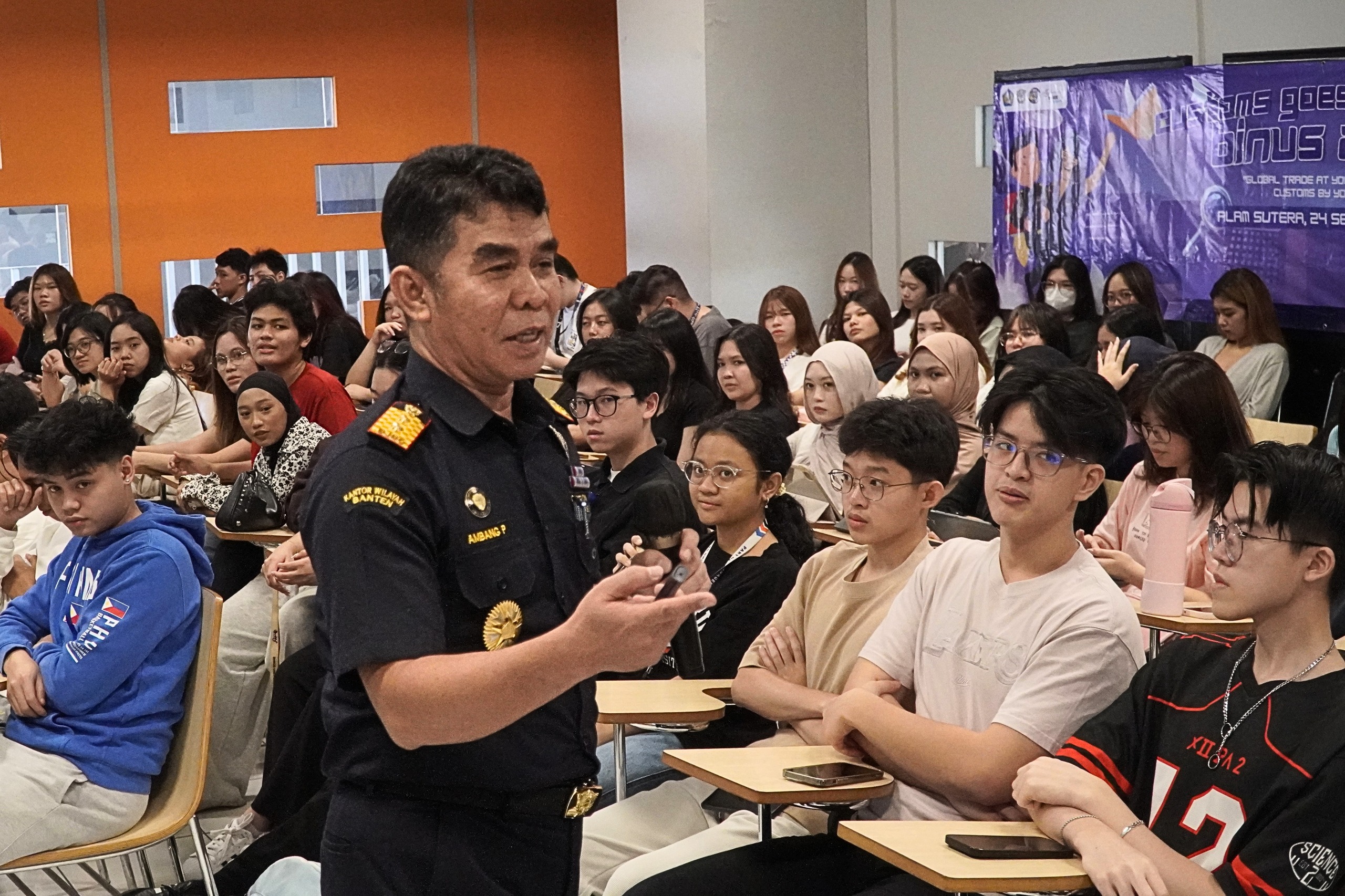 Customs Goes to Campus, Bea Cukai Banten Bahas Perdagangan Internasional dengan Mahasiswa BINUS 