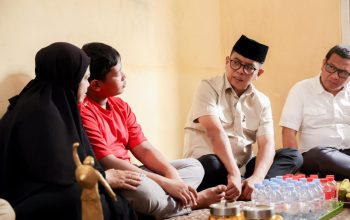 Gubernur Banten Sambangi Keluarga Jurnalis Merdeka dan iNews yang Hilang Kontak di Selat Sunda