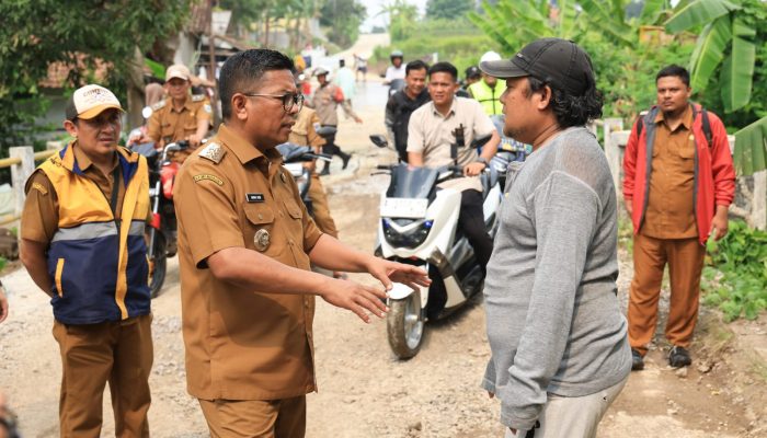 Warga Pandeglang Sambut Antusias Pembangunan Jembatan dan Program Bang Andra