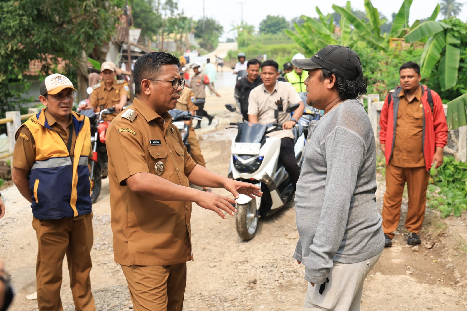 Warga Pandeglang Sambut Antusias Pembangunan Jembatan dan Program Bang Andra