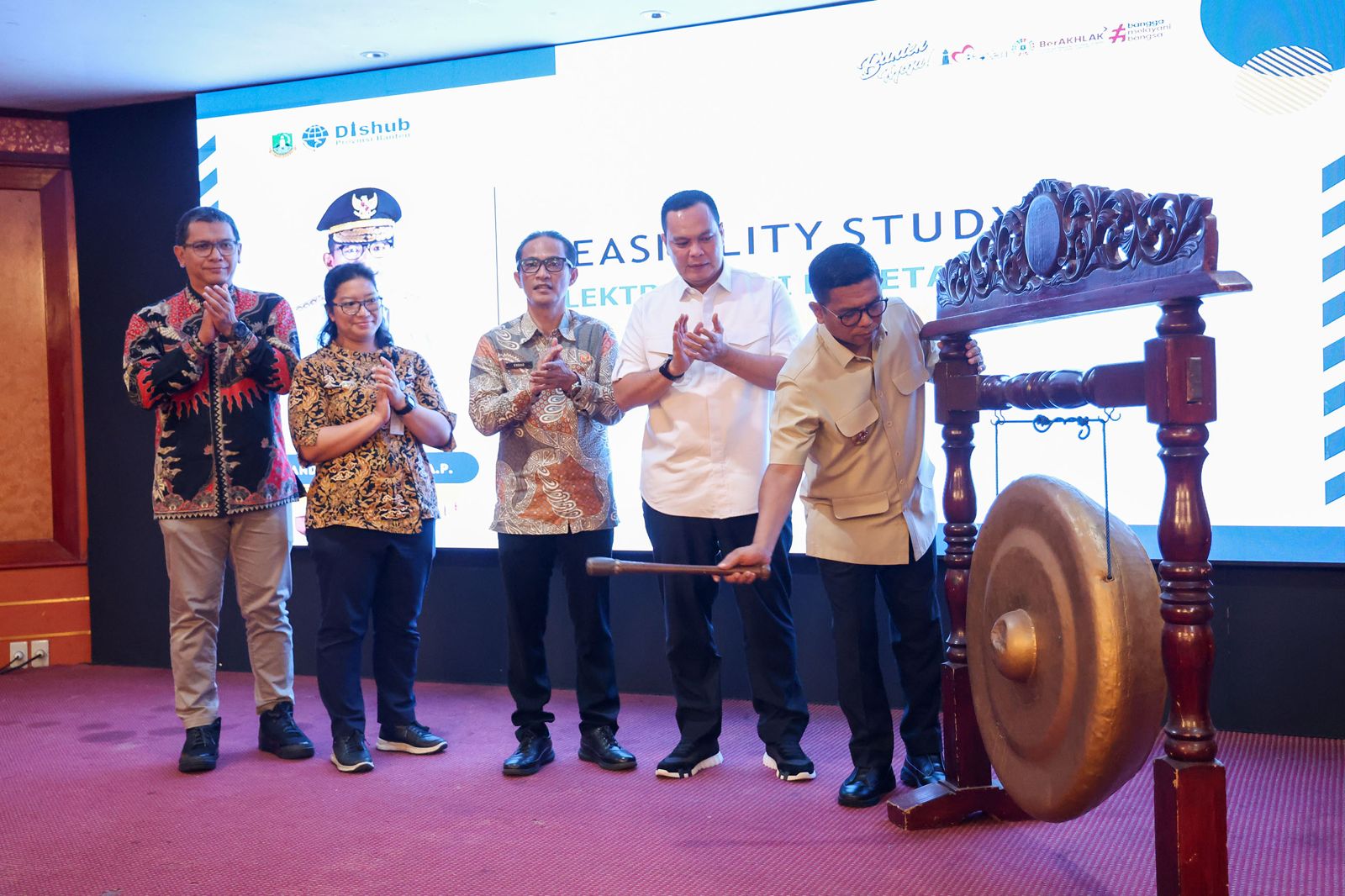 Pemprov Banten Siapkan Elektrifikasi dan Double Track KA Rangkasbitung-Merak