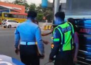 Dua Kernet Bus Ditangkap Usai Tusuk Calon Penumpang di Serang Dua Kernet Bus Ditangkap Usai Tusuk Calon Penumpang di Serang