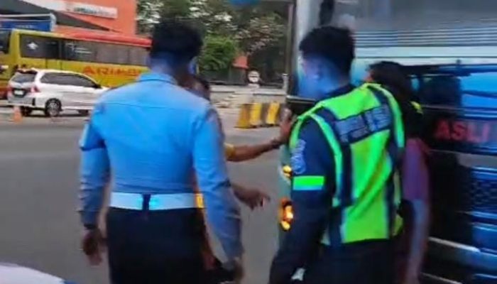 Dua Kernet Bus Ditangkap Usai Tusuk Calon Penumpang di Serang