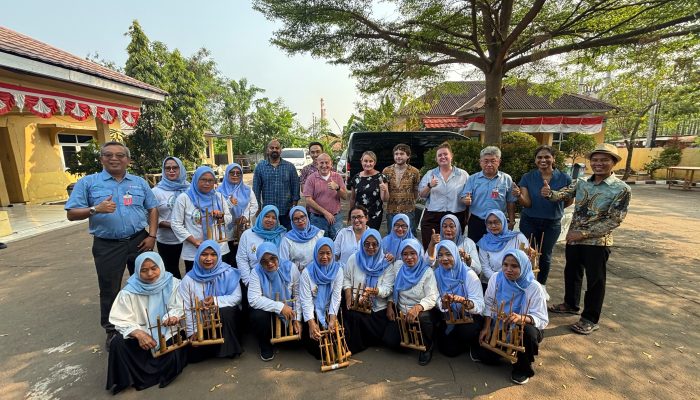 Anyaman Daur Ulang Desa Tegal Maja Bikin Wisatawan 4 Negara Kagum