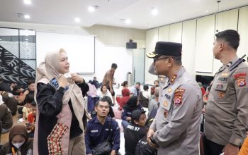 Kapal KMP Batu Mandi Terbakar di Selat Sunda, 420 Penumpang Dievakuasi