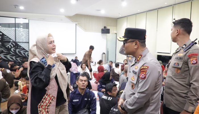 Kapal KMP Batu Mandi Terbakar di Selat Sunda, 420 Penumpang Dievakuasi