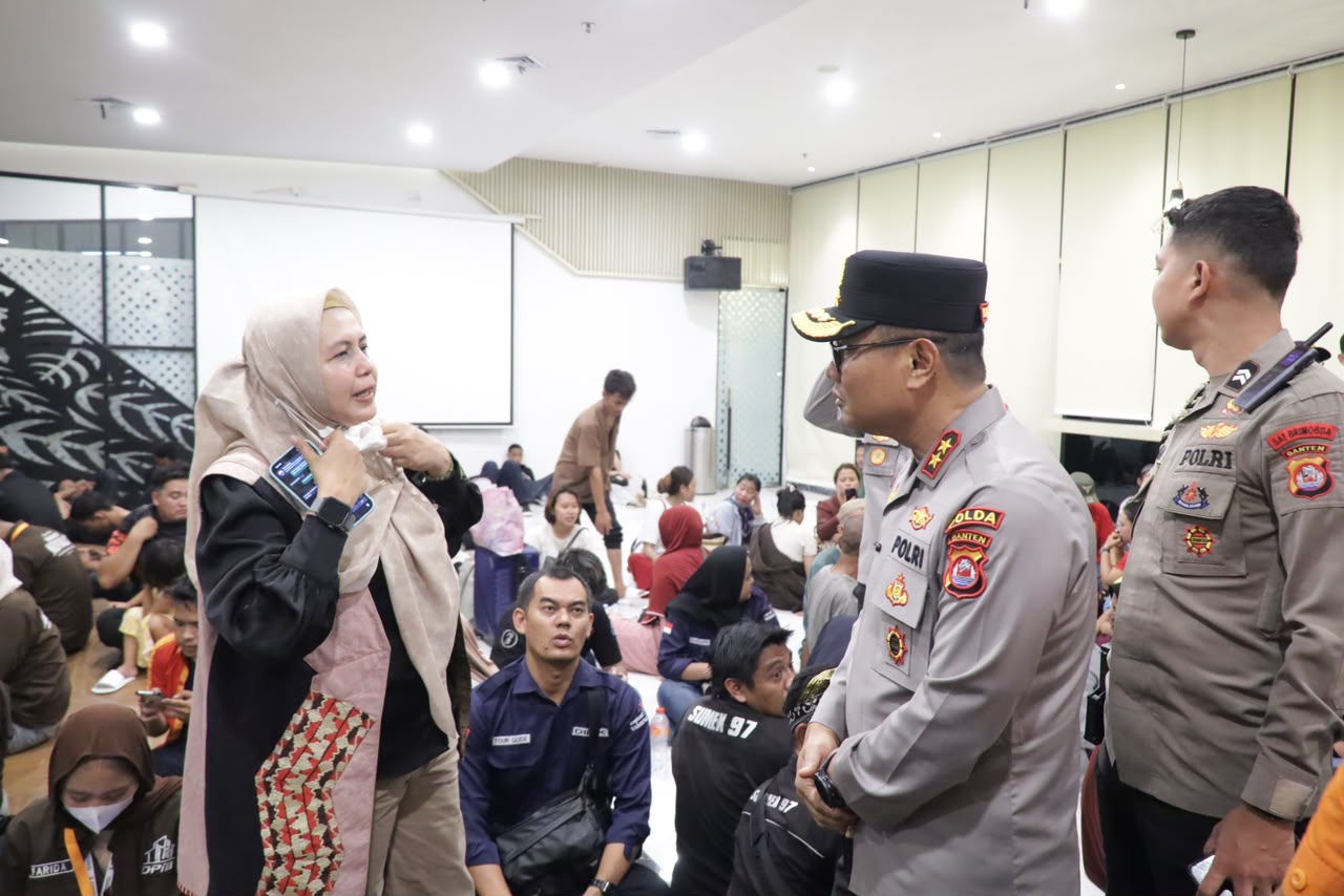 Kapal KMP Batu Mandi Terbakar di Selat Sunda, 420 Penumpang Dievakuasi