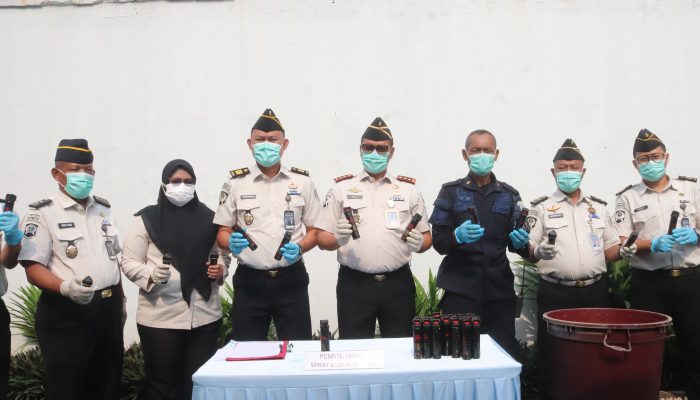 Lapas Serang Musnahkan Spray Bubuk Merica Kedaluwarsa