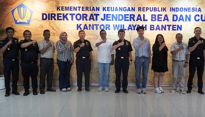 Pacu Investasi di Banten, Bea Cukai Terbitkan Izin Kawasan Berikat Produsen Sepatu Nike