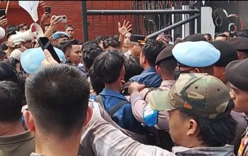 Aliansi Forba Demo Saat Paripurna HUT ke-26 Banten, Sempat Saling Dorong dengan Polisi