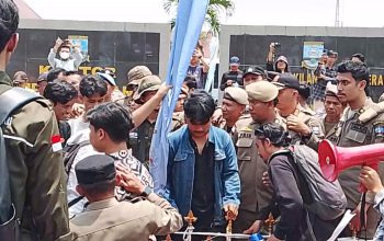 HUT ke-500 Kabupaten Serang Diwarnai Kericuhan, Mahasiswa Desak Temui Bupati