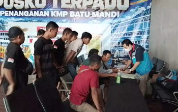 Korban Kebakaran KMP Batu Mandi Urus Klaim Asuransi di Posko Merak